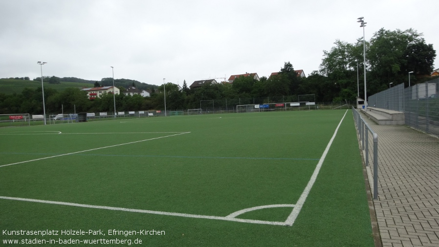 Efringen-Kirchen, Kunstrasenplatz im Hölzele-Park
