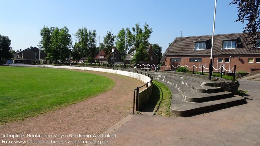 Neukirchen-Vluyn, Jahnplatz