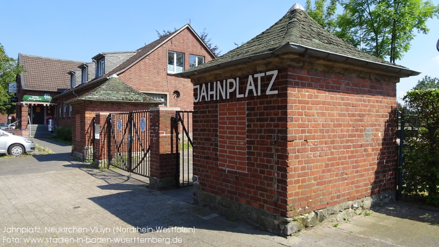 Neukirchen-Vluyn, Jahnplatz