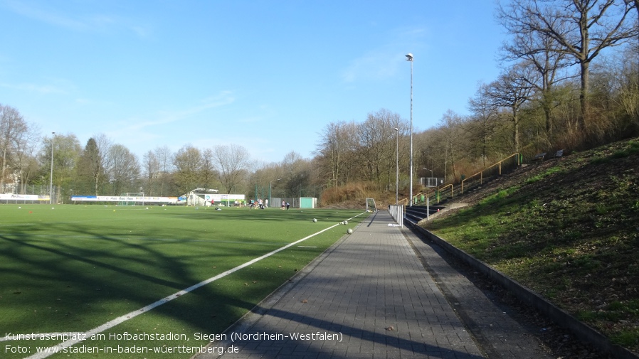 Siegen, Kunstrasenplatz am Hofbachstadion