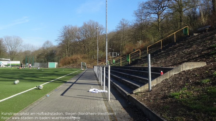 Siegen, Kunstrasenplatz am Hofbachstadion